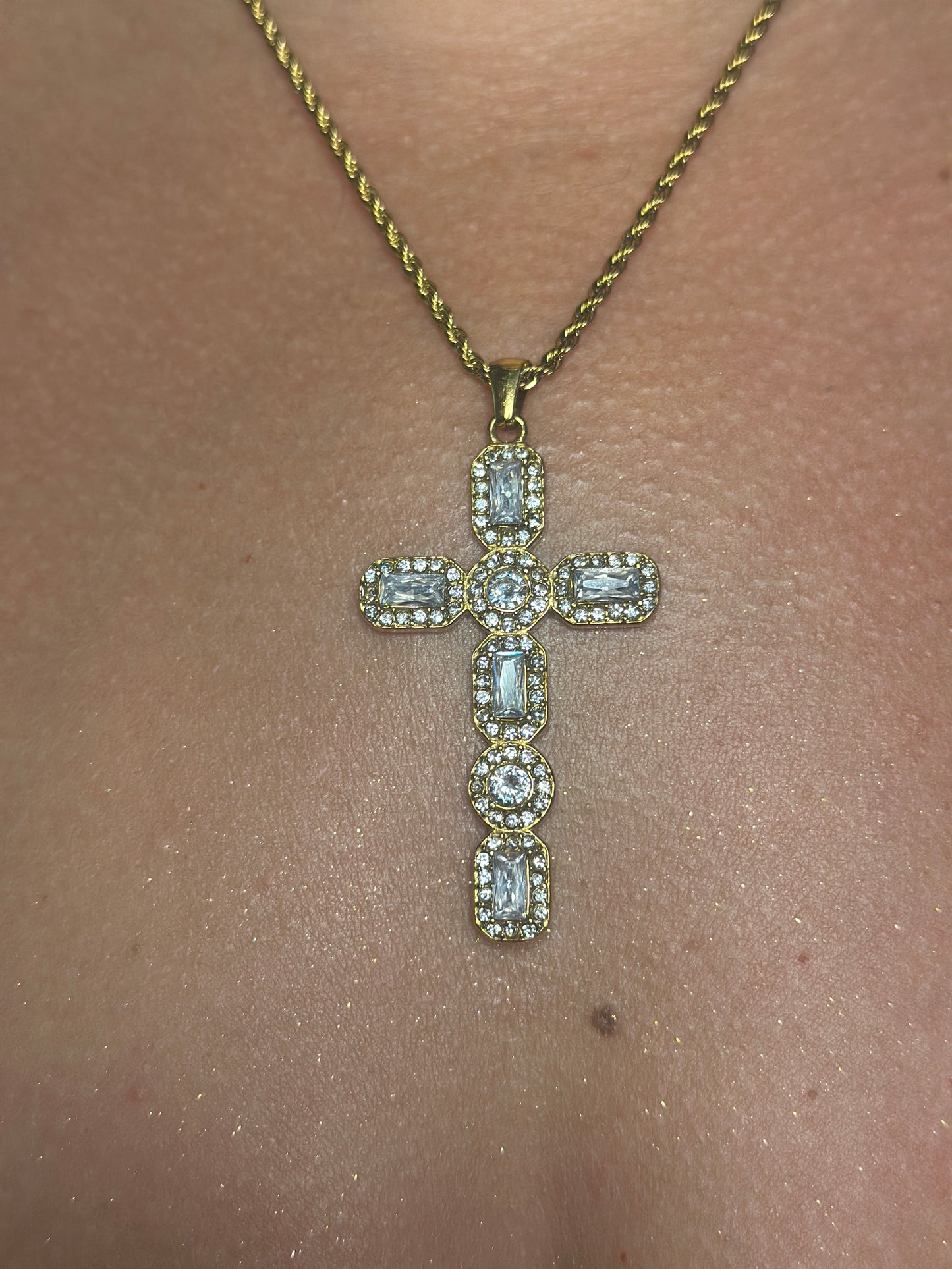 COLLIER LUXANA