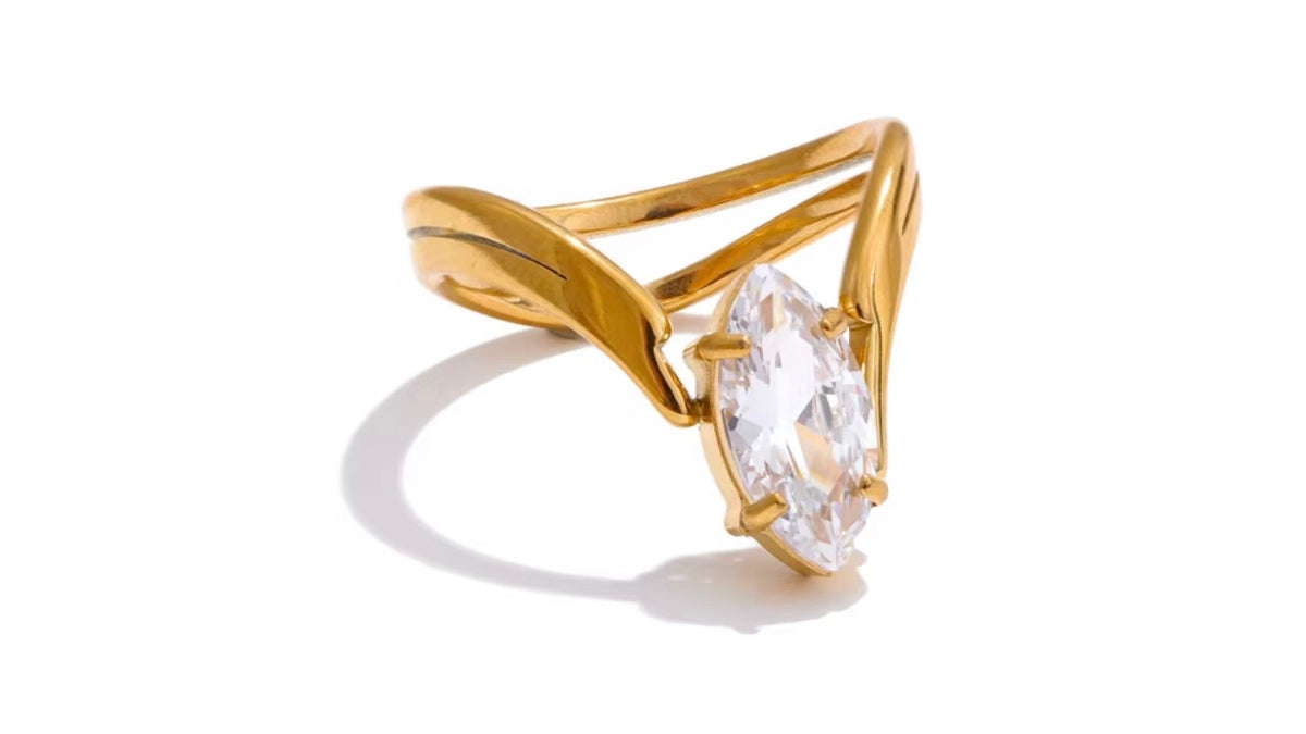 BAGUE GOLDEN /                               Non ajustable taille 7