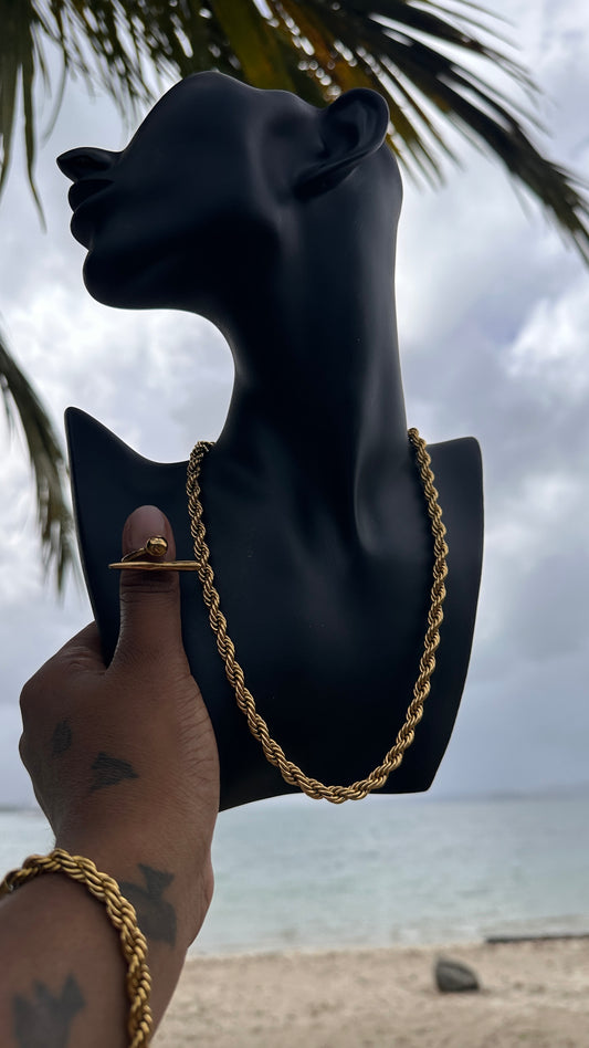 COLLIER MARIANA